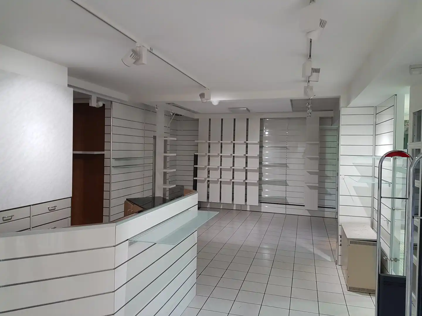 Handelspand  in winkelstraat van Lanaken foto 5