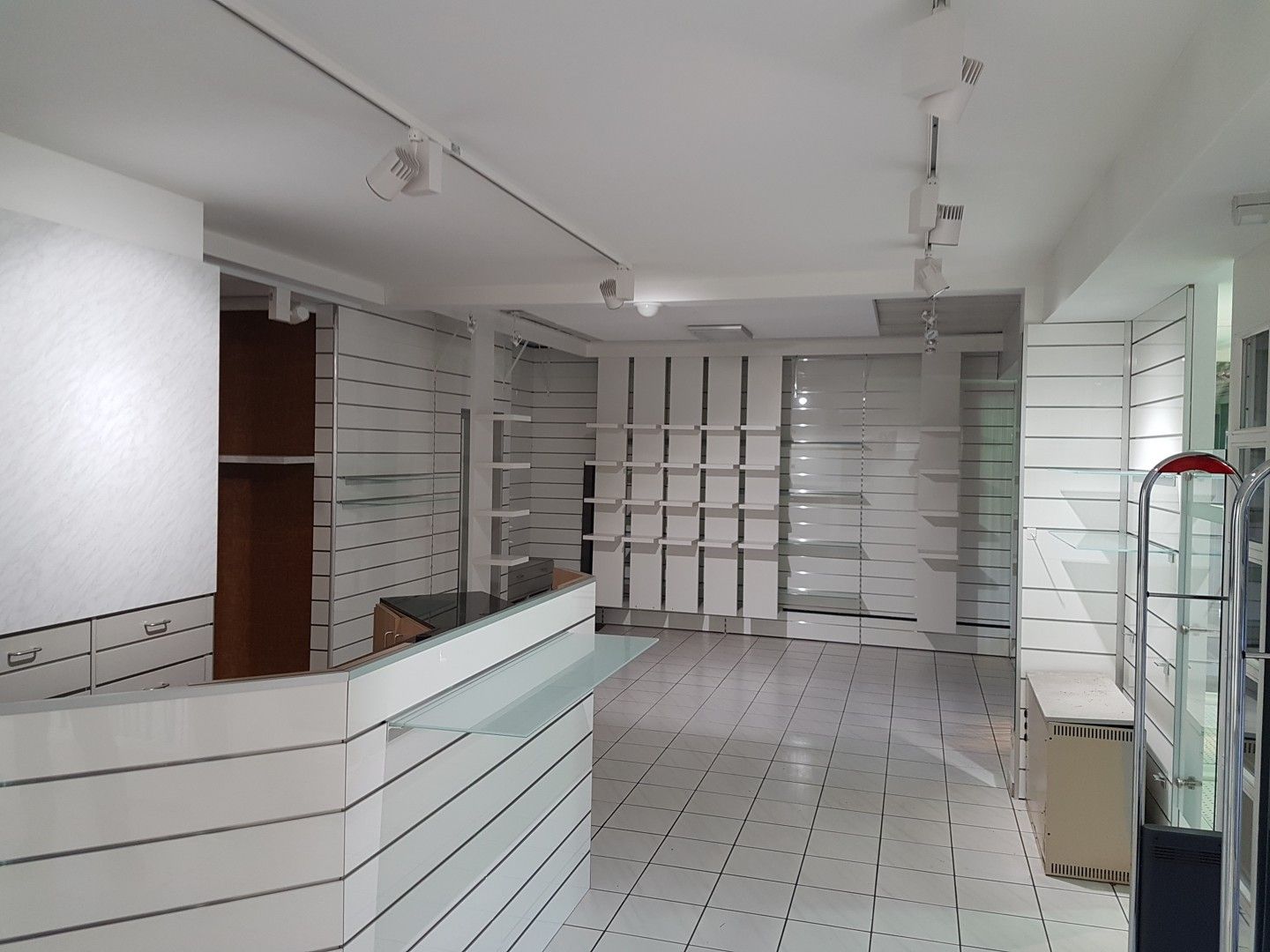 Handelspand  in winkelstraat van Lanaken foto 5