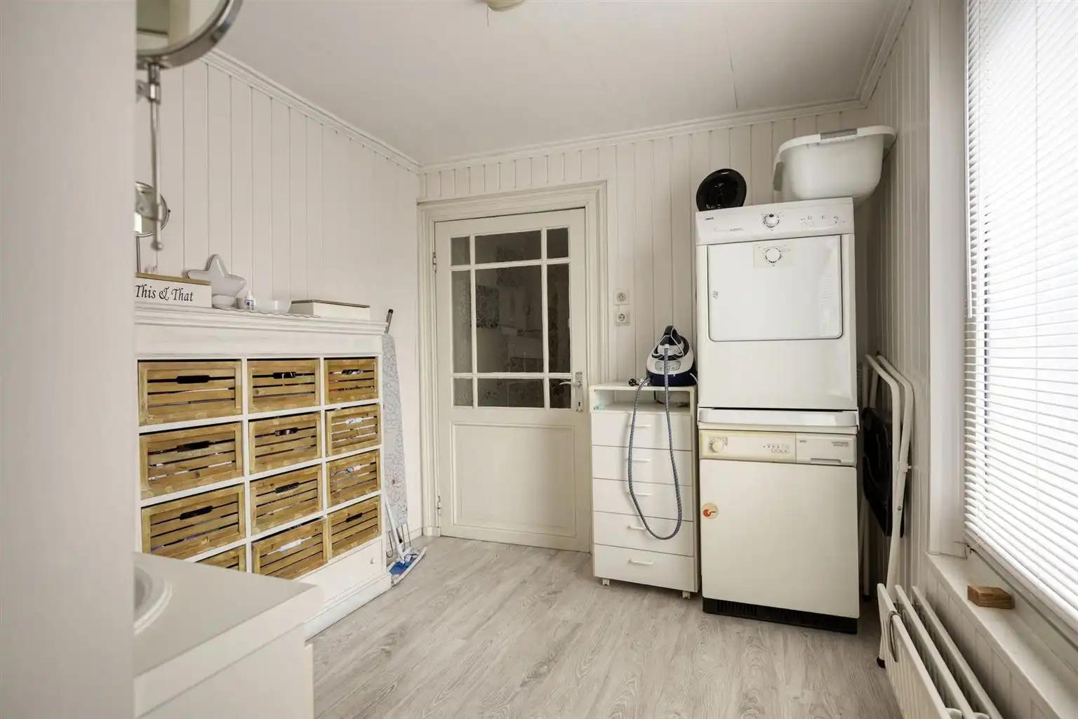 Prachtige karaktervolle stadswoning voorzien van 6 slaapkamers, ruime buitenkoer en vrijstaande garage in het centrum van Maaseik.  foto 16