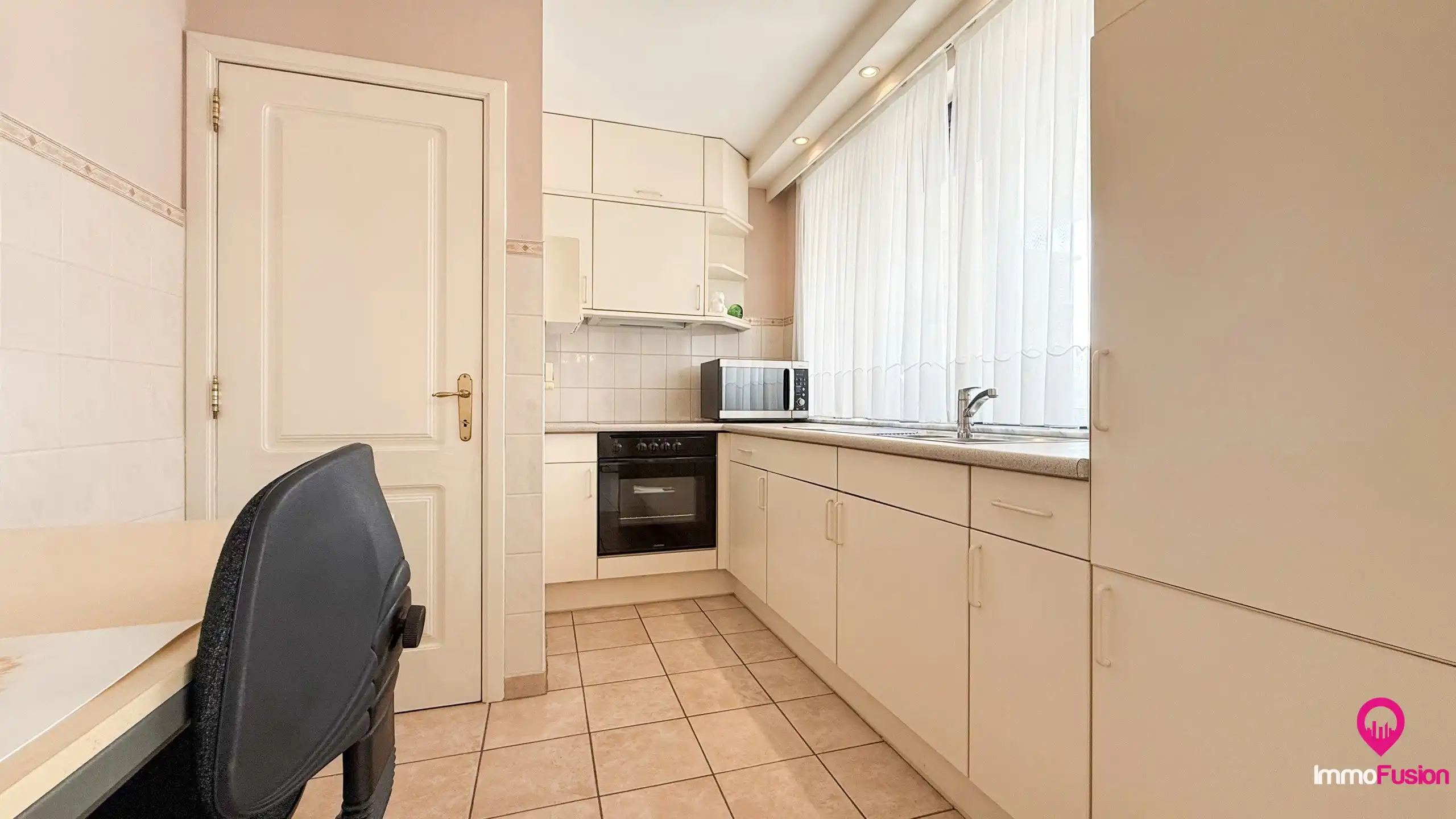 Appartement met 2 slpks, terras, garage en autostaanplaats! foto 13