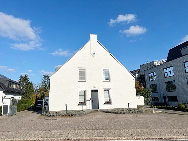 Moderne medische praktijkruimte of kantoor met parking op toplocatie foto 2