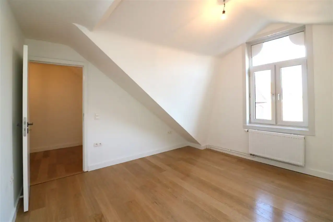 Vernieuwde, karatervolle woning met 4 slpk nabij station foto 35