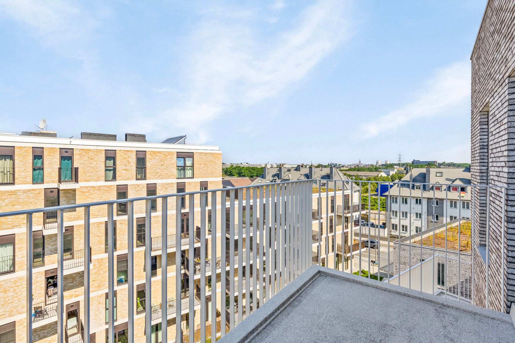 Ruim appartement met 2 badkamers. foto 4