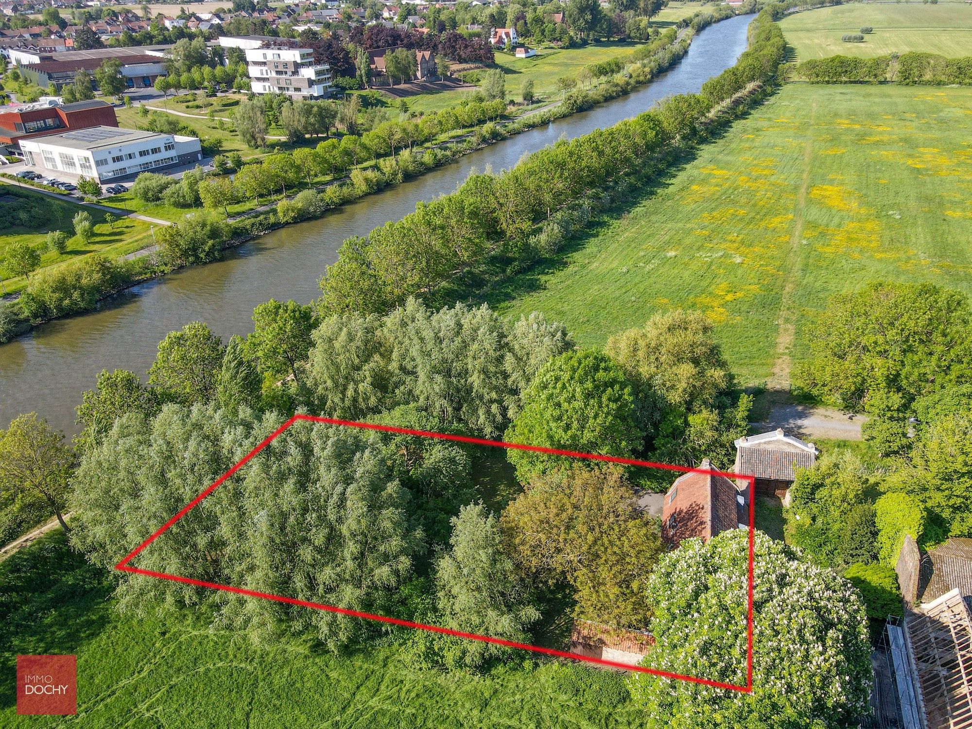 Hoofdfoto van de publicatie: Verborgen parel langs de Leie - voormalig restaurant met woonst