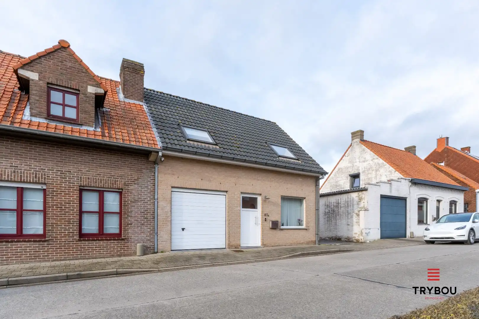 Instapklare woning met 3 slaapkamers, garage en tuin foto 2