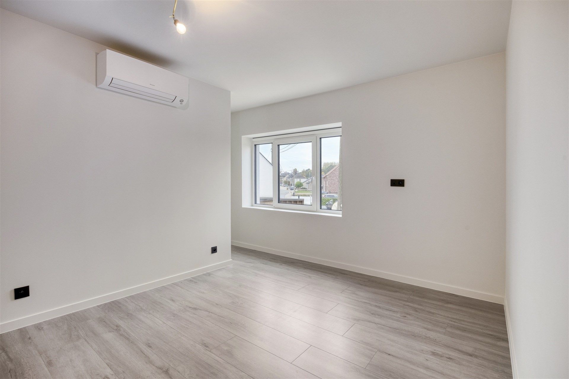 Moderne woning met 4 slaapkamers te Sint-Lievens-Houtem foto 12