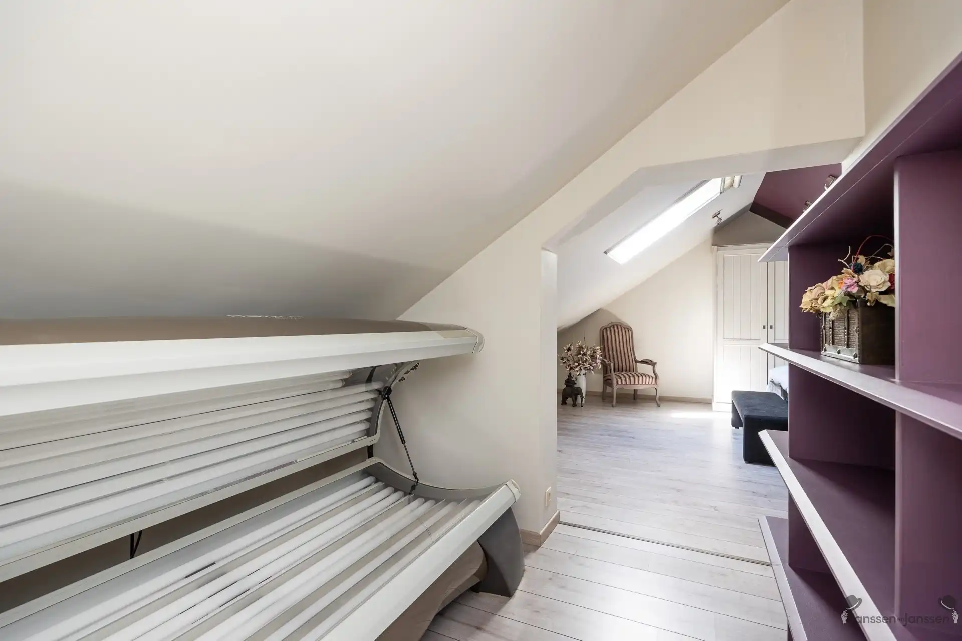 Ruime laagbouw woning met 4 slaapkamers, tuin en garage in hartje Brasschaat foto 15