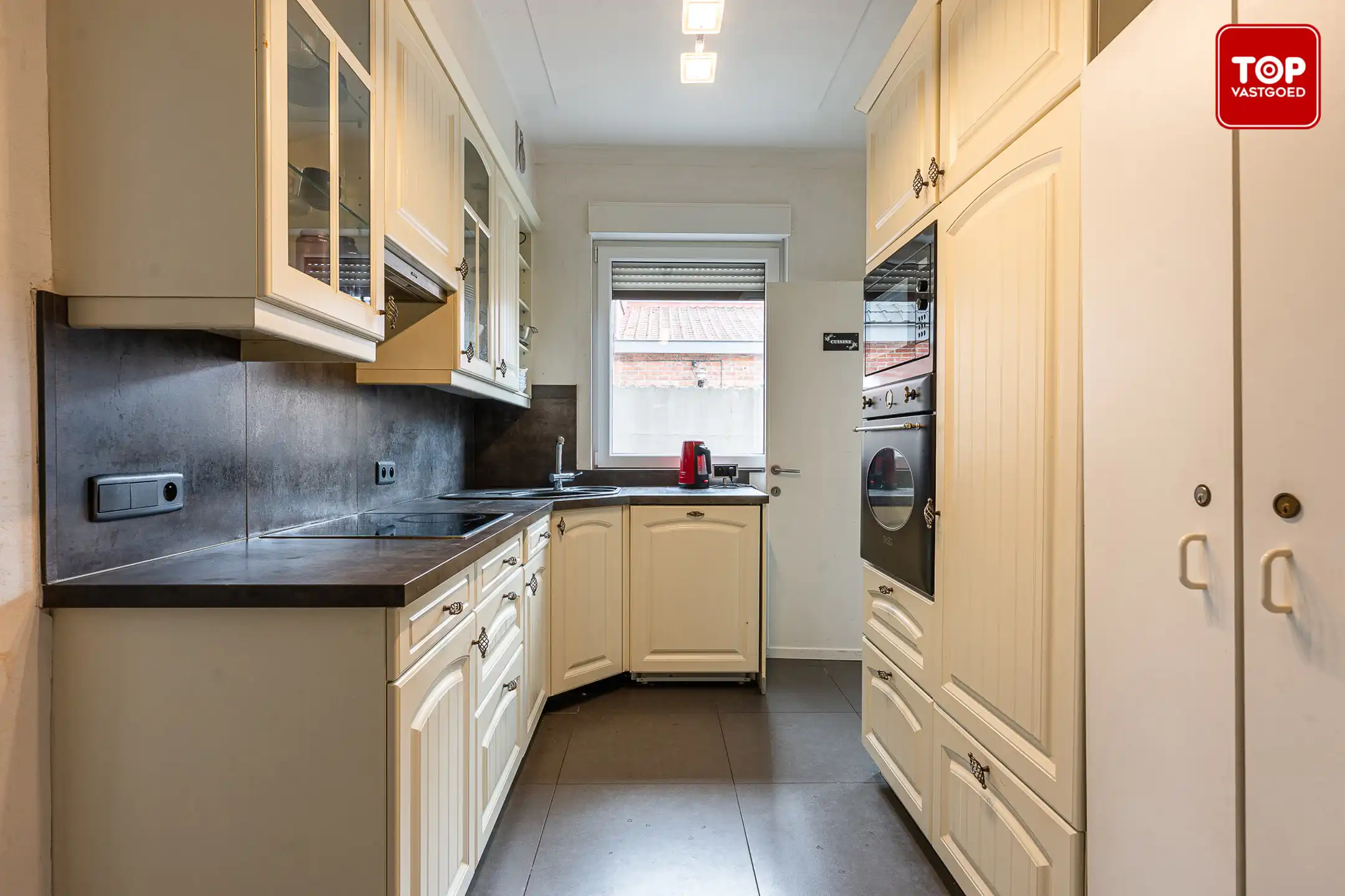 Instapklare halfopen woning in een gezinsvriendelijke buurt. foto 7