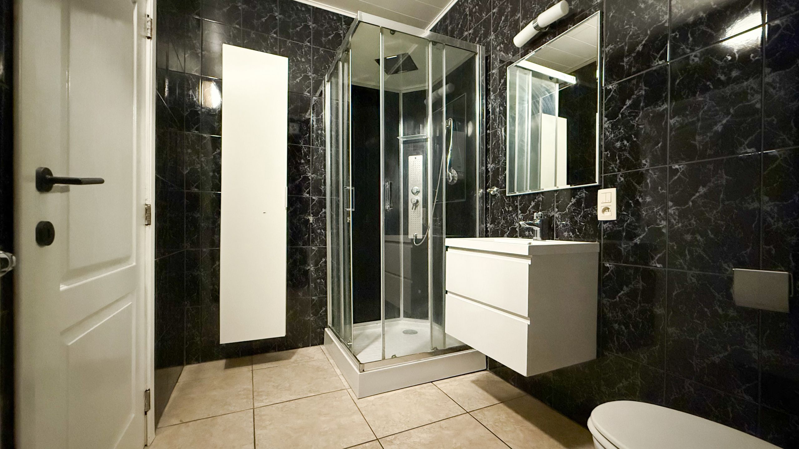 Gelijkvloerse appartement met 2 slaapkamers te HZ! foto 10