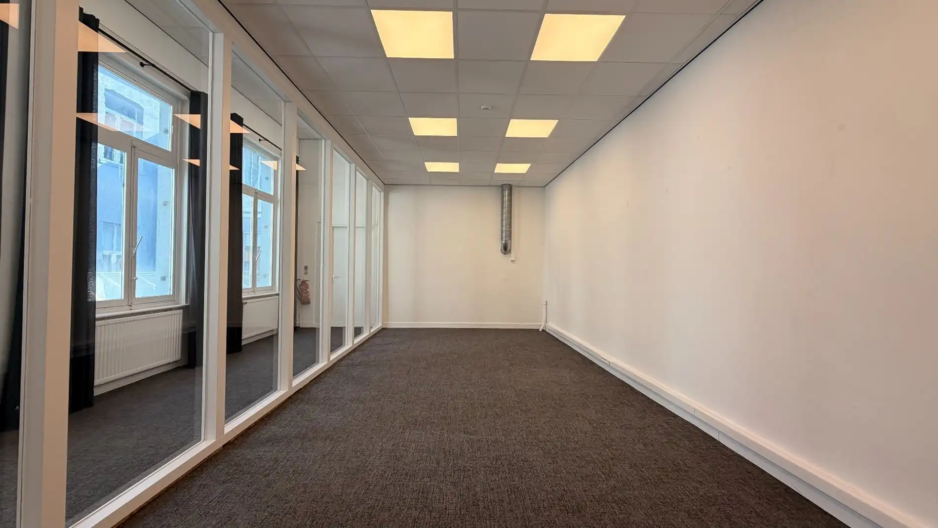 Instapklare kantoren te huur in herenhuis aan de Meir in Antwerpen foto 5