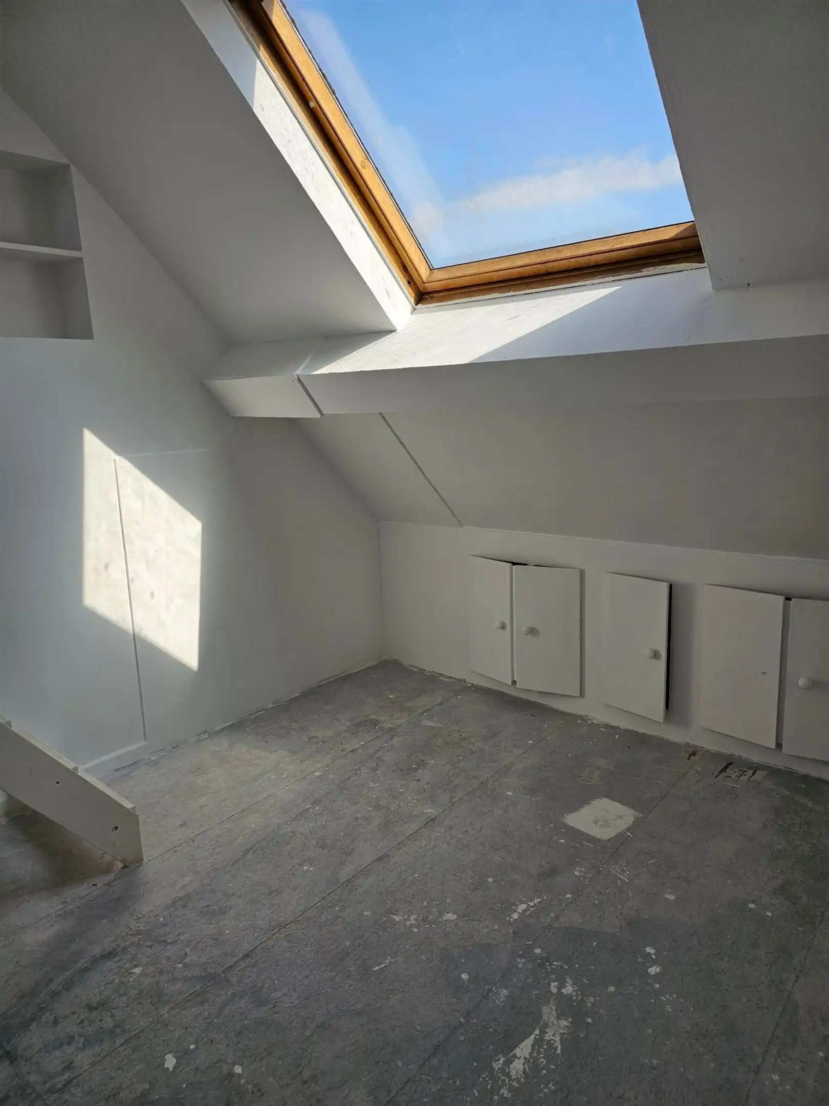 Centraal gelegen, op te frissen rijwoning met 4 slaapkamers. foto 12