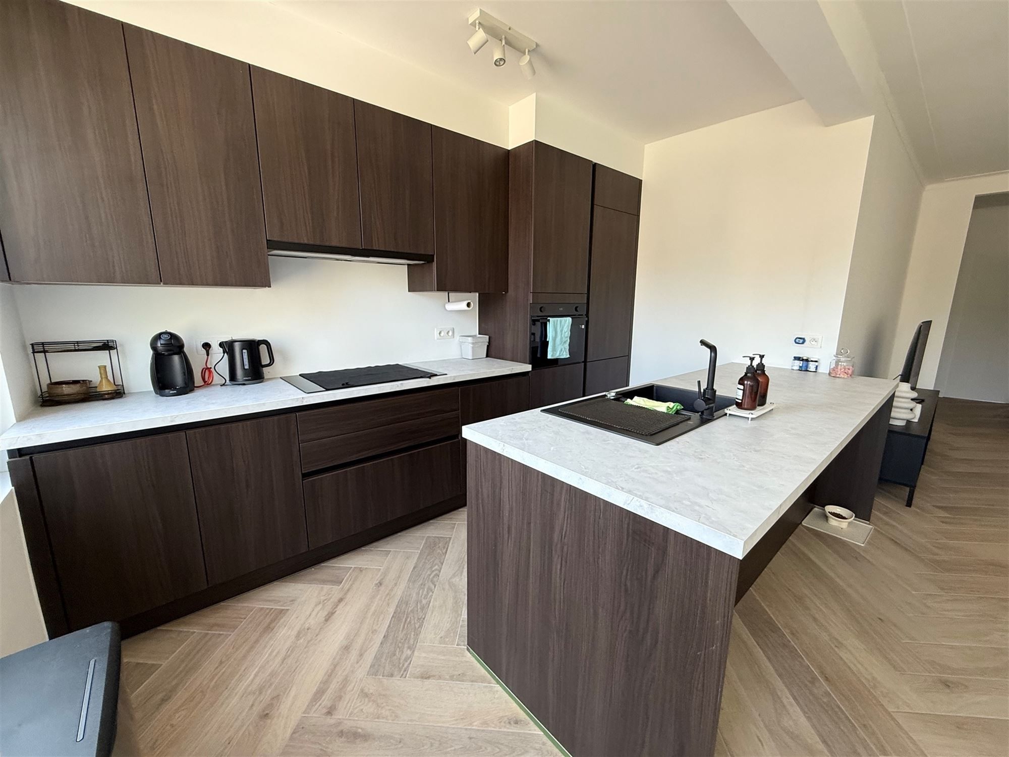 Gerenoveerd 2 slaapkamer app + terras foto 3