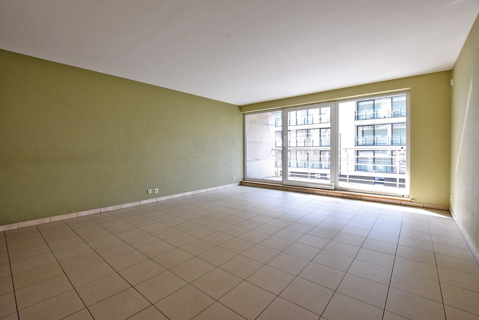 Goed gelegen 2-slaapkamerappartement te Oostduinkerke-Bad vlakbij de winkelstraat en het strand.  foto 3