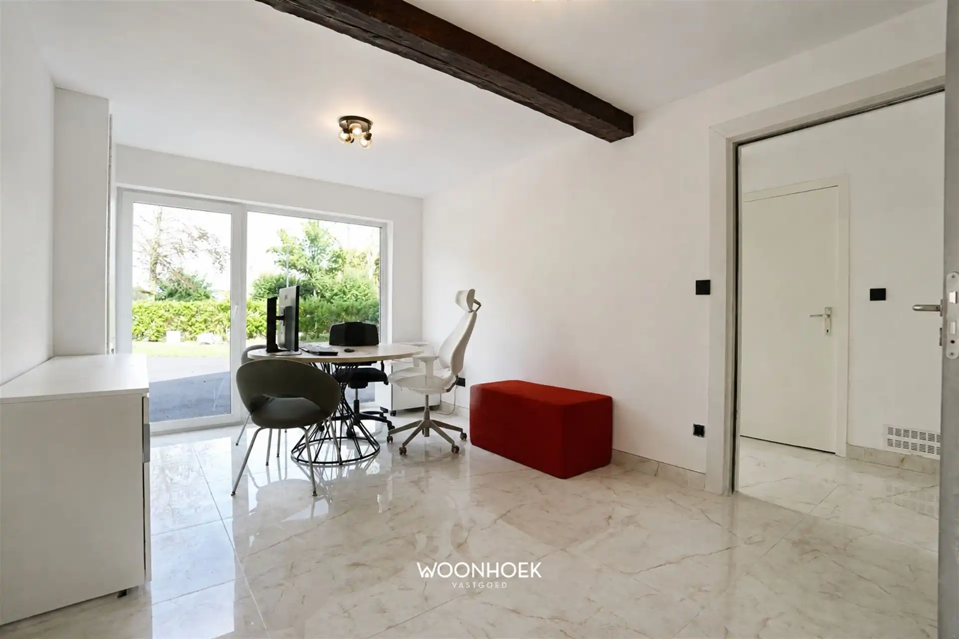 Gerenoveerde villa met bureau en 6 slaapkamers! foto 8