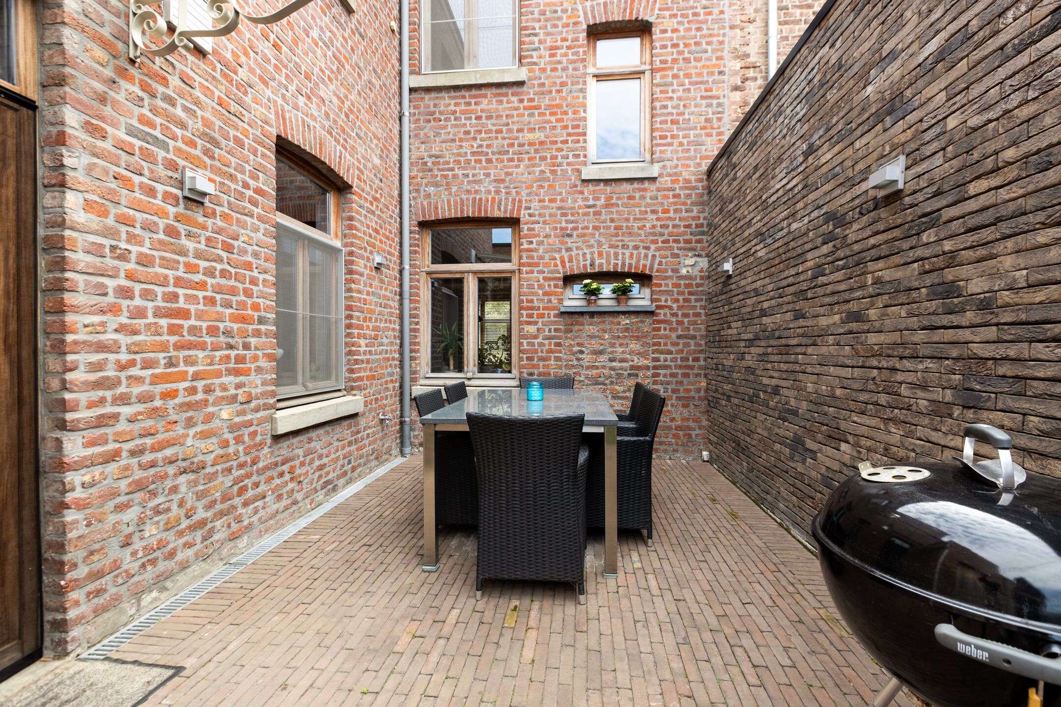 Gerenoveerde herenwoning met garage foto 26