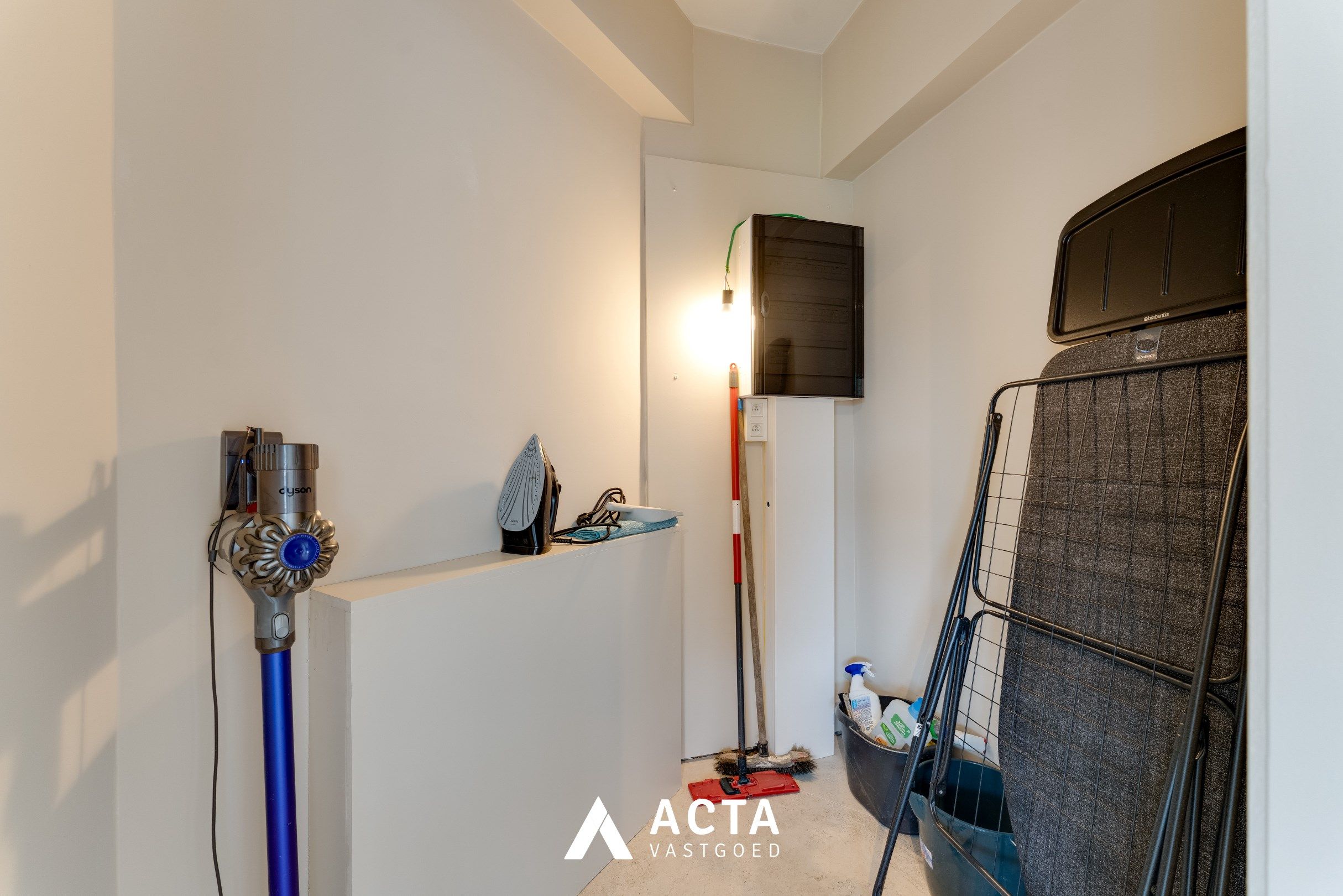 Subliem gerenoveerd appartement met twee slaapkamers op het Leopold I Plein foto 15