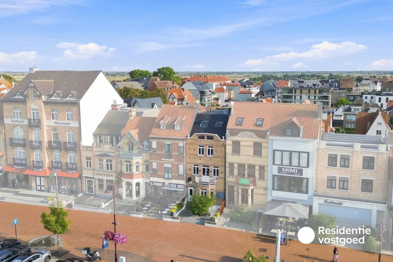 Wonen boven, ondernemen beneden: volledig gerenoveerd restaurant met luxueuze woonst in hartje De Haan foto {{pictureIndex}}