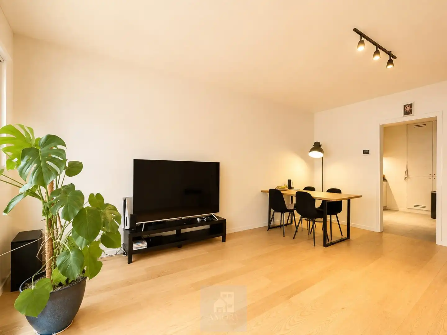 Gerenoveerd 2-slaapkamerappartement met garagebox in Wondelgem foto 2