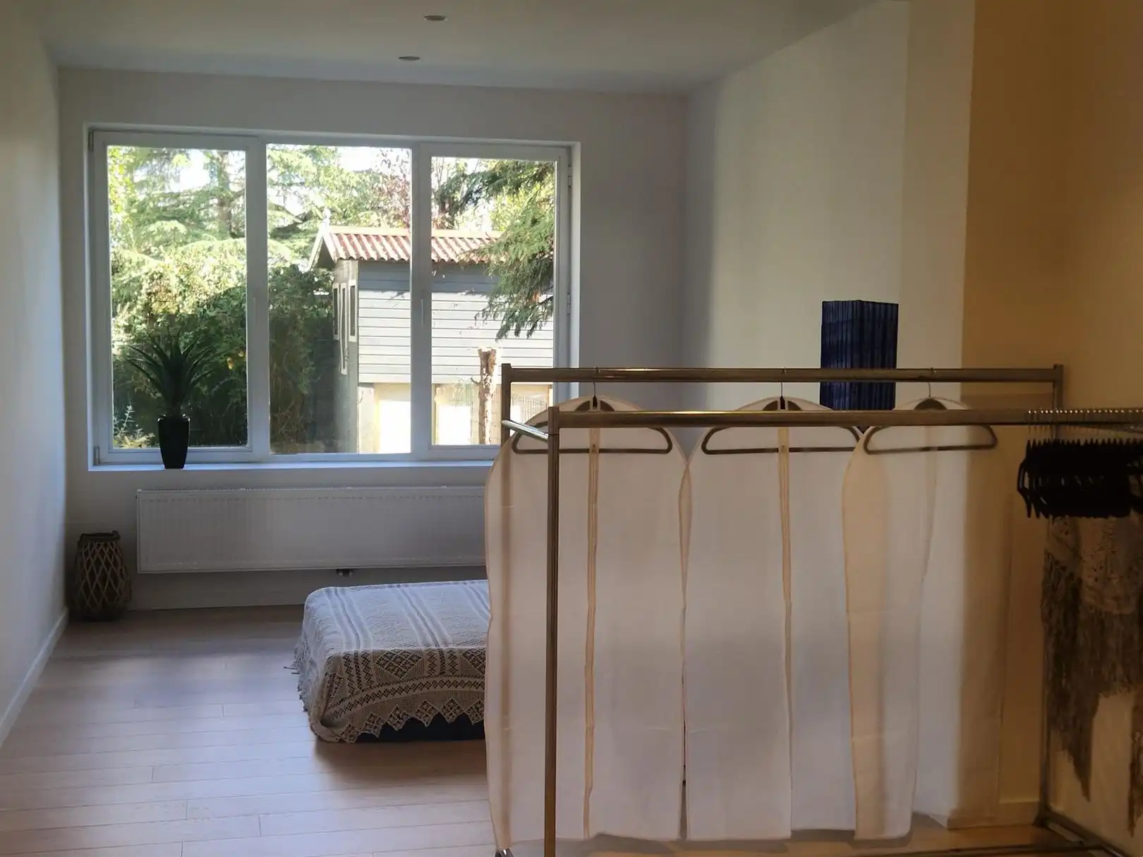 Gelijkvloers appartement met grote privatieve tuin. foto 9