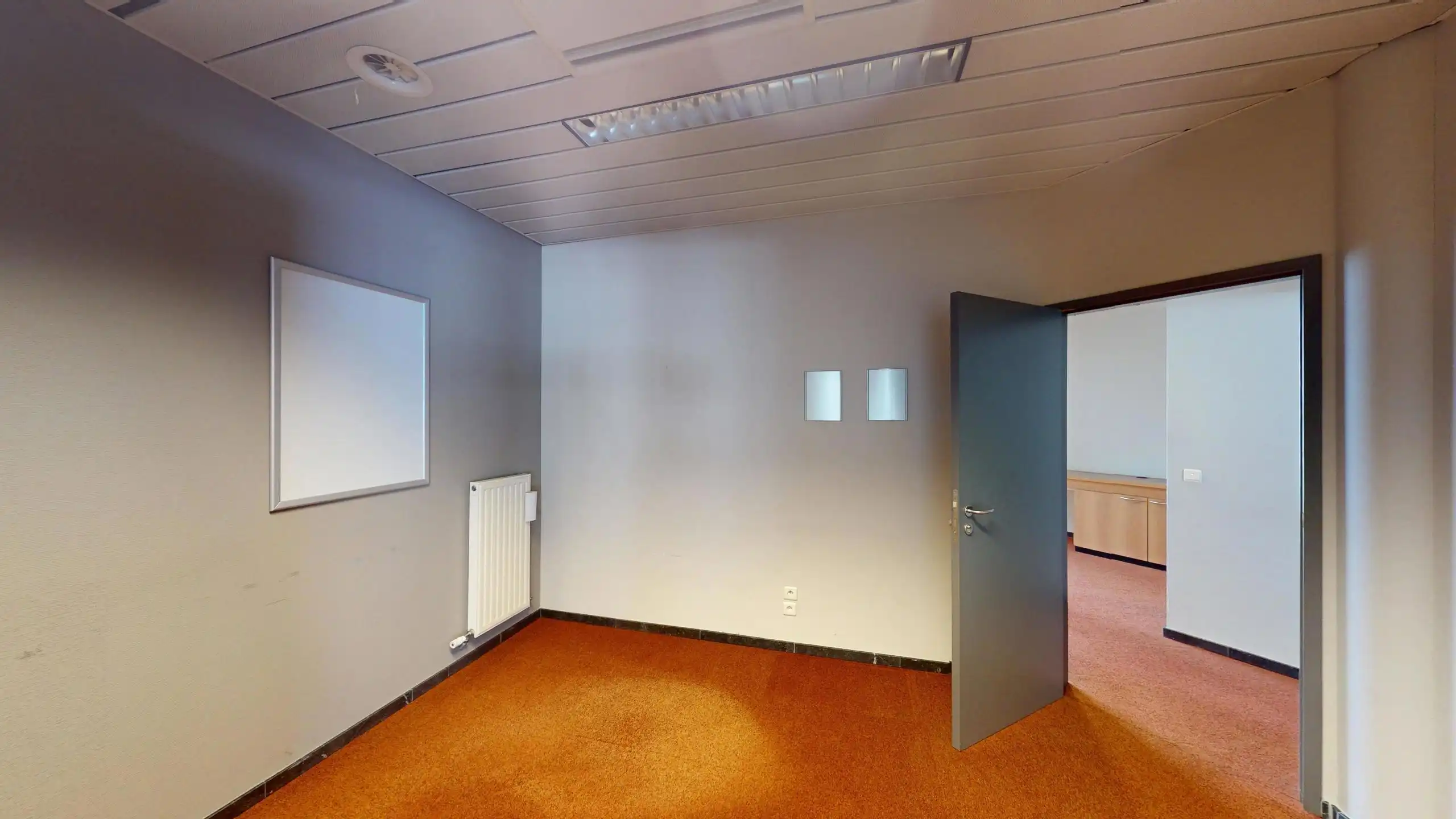 Zeer ruim kantoor op commerciële locatie in centrum Beringen foto 32
