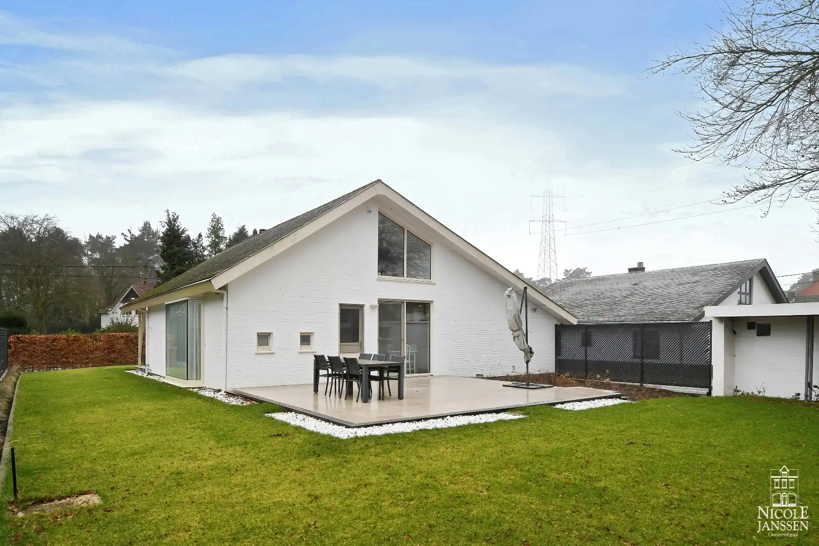 Charmante vrijstaande gezinswoning met grote garage en mooie tuin   foto 26