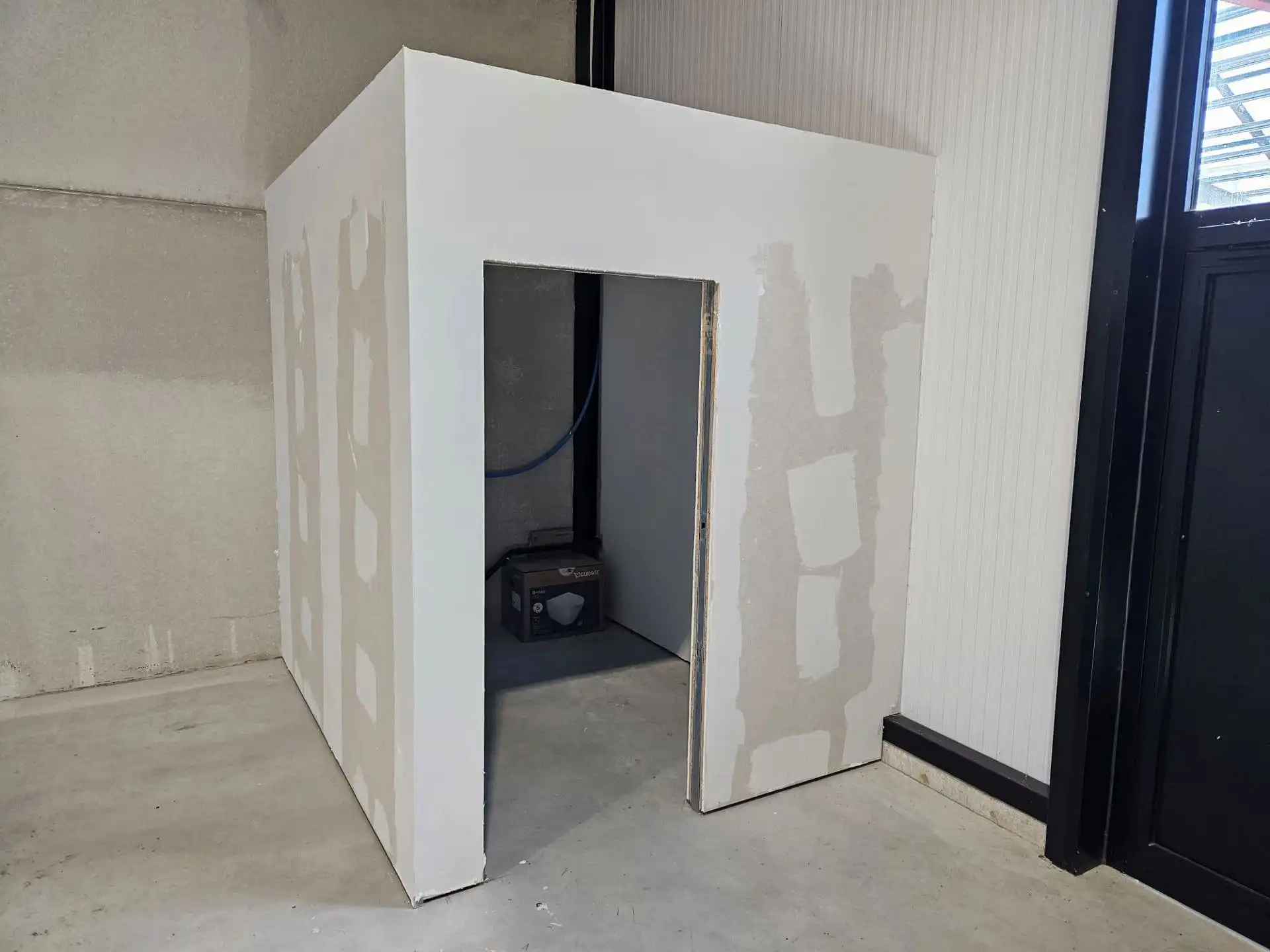 TE HUUR HASSELT KMO-unit 290m² foto 6