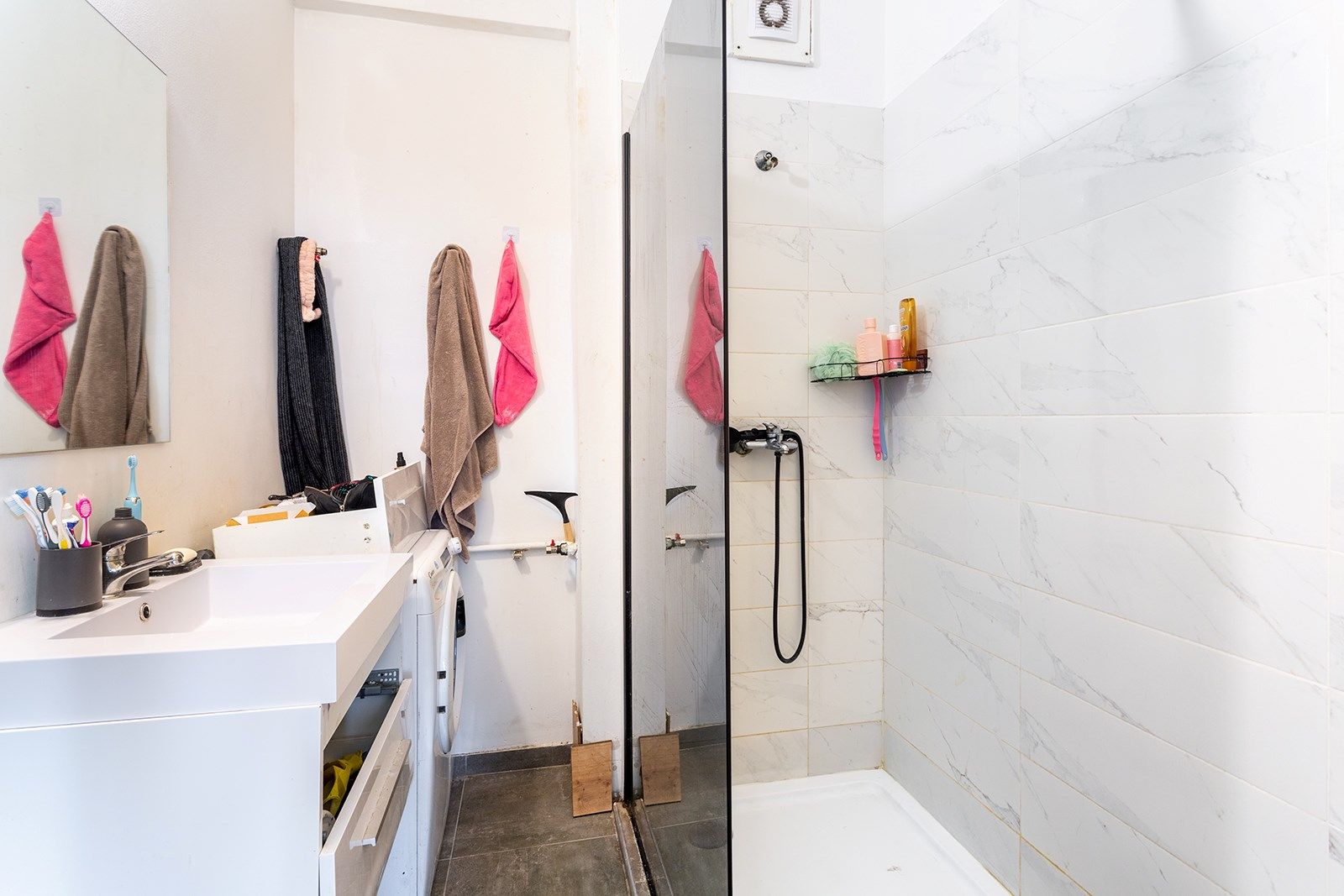 Instapklaar en ruim appartement met 2/3 slpks en terras foto 11