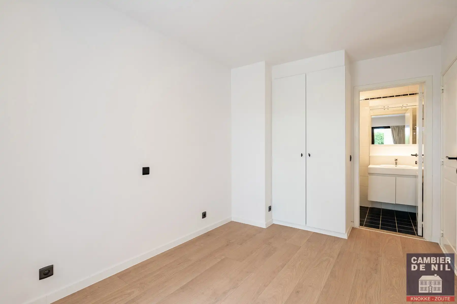 Ruim, ongemeubeld hoekappartement nabij het Albertplein  foto 13