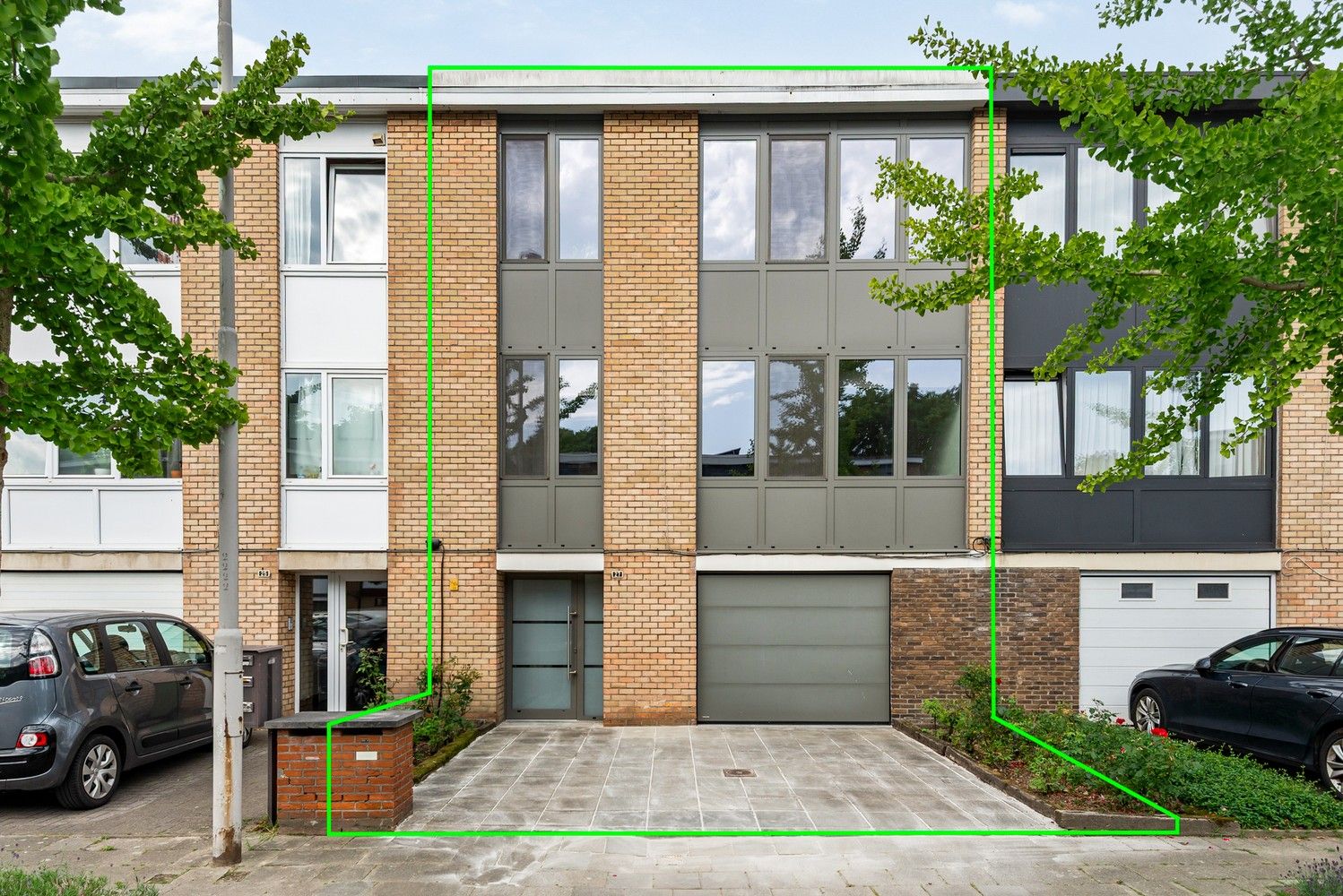 Ruime kangroewoning met 6 slaapkamers en 3 badkamers nabij het Steytelickpark te Wilrijk. foto {{pictureIndex}}