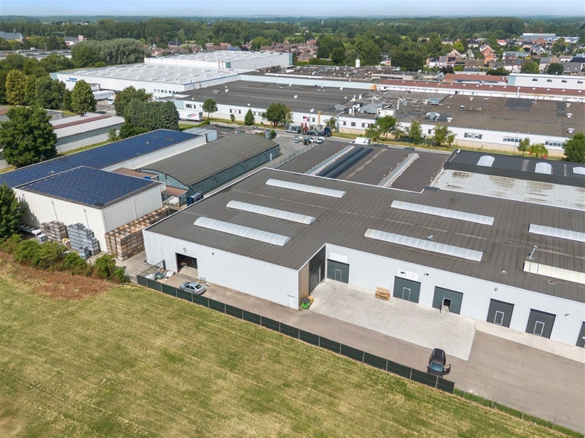RUIME LOODS VAN 846M² IN SINT-TRUIDEN  foto 3