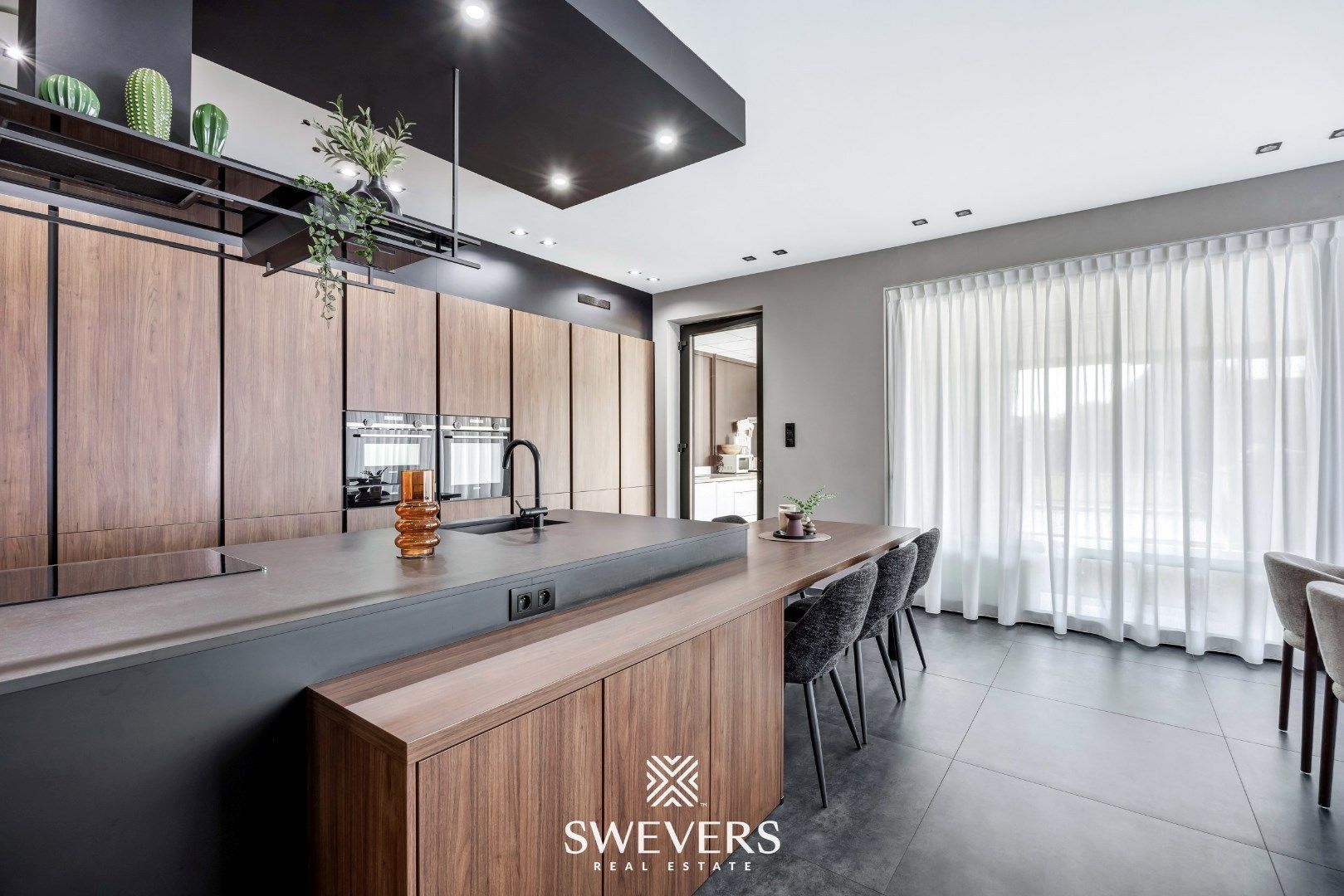 Stijlvol wonen op een ruim perceel met 4 slaapkamers en topafwerking foto 16