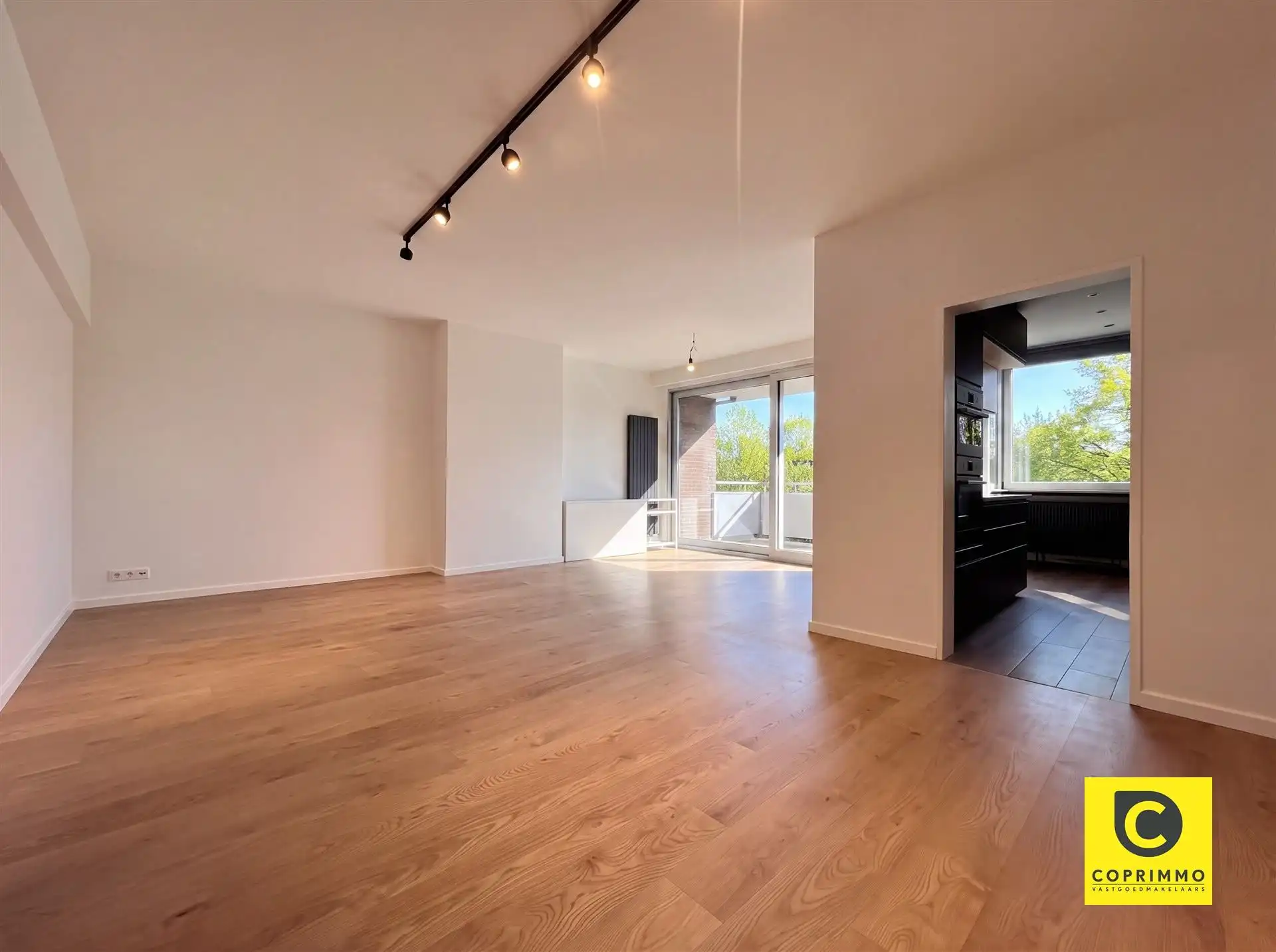 Instapklaar 2 slpk app met 2 terrassen op toplocatie! foto 3