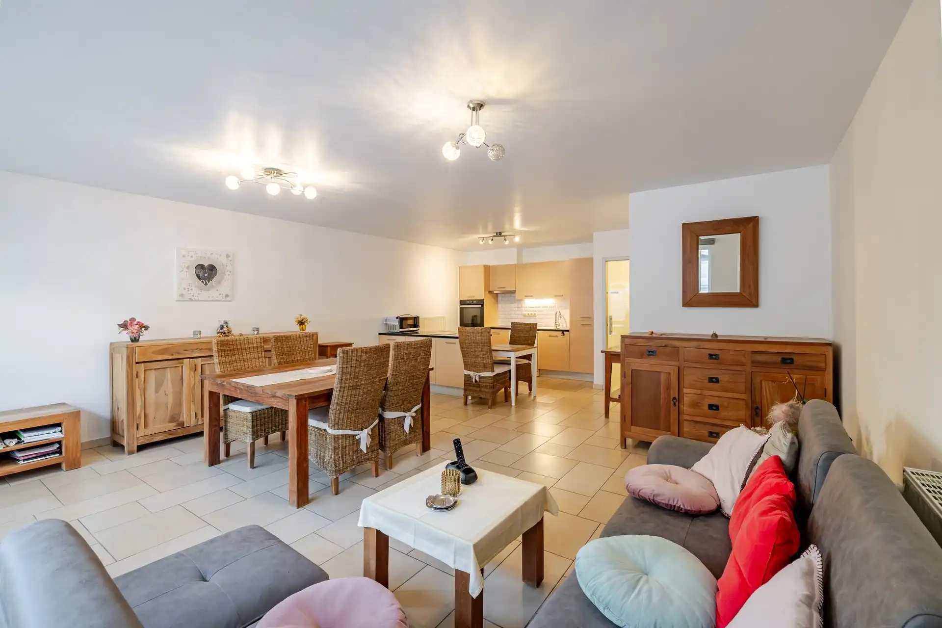 Gelijkvloers appartement met 2 slaapkamers en terras in Aalst foto {{pictureIndex}}