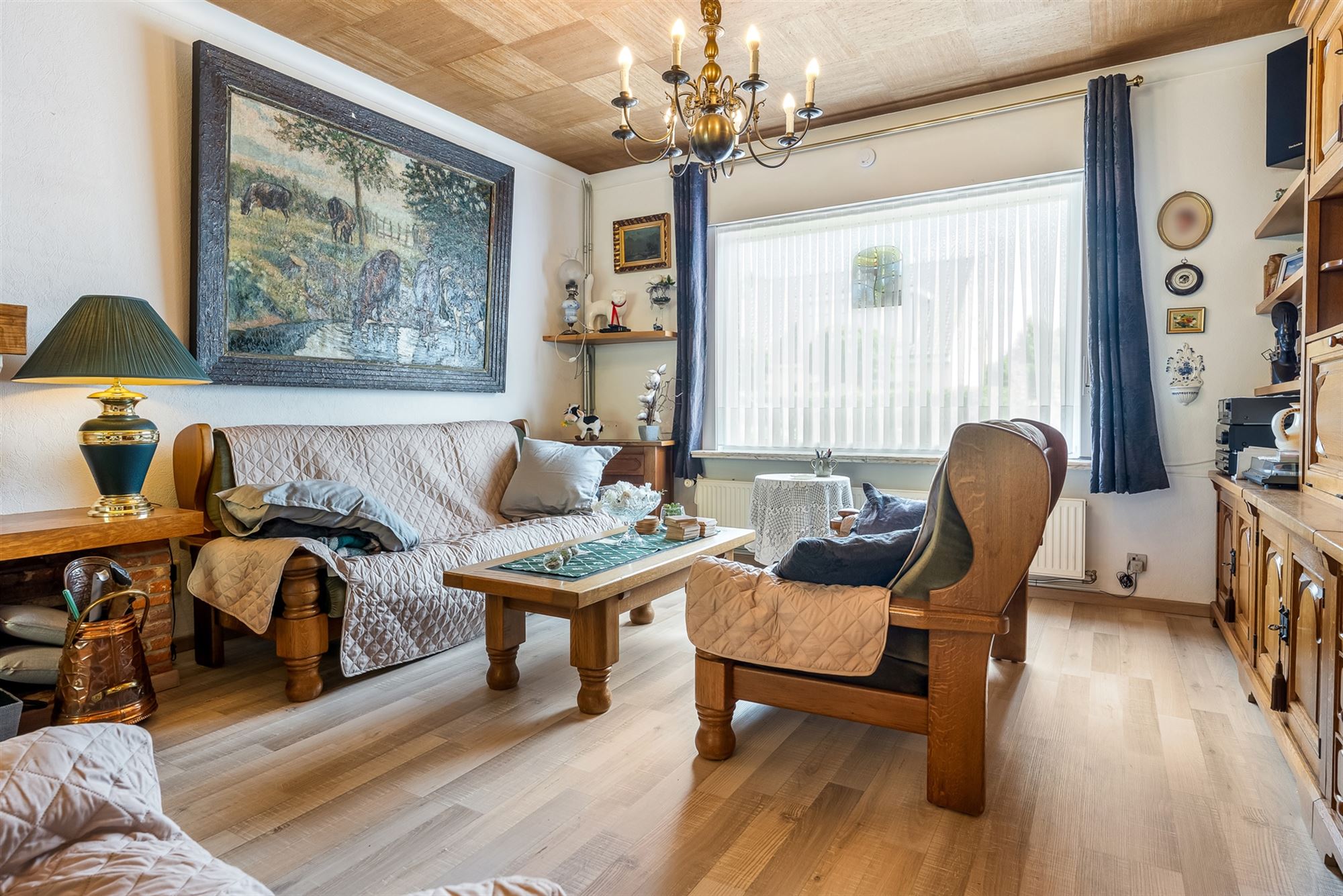 PERFECT ONDERHOUDEN WONING MET RUIME GARAGE EN BIJGEBOUW foto 2