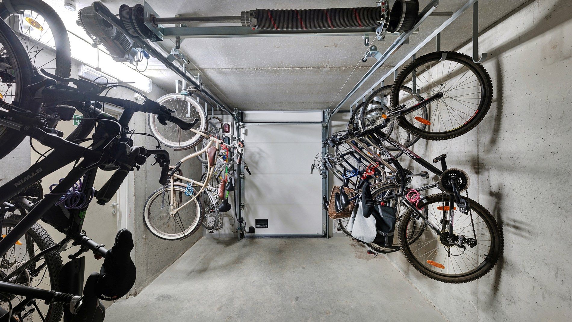 Ruim appartement (100m²) met zongericht terras foto 19