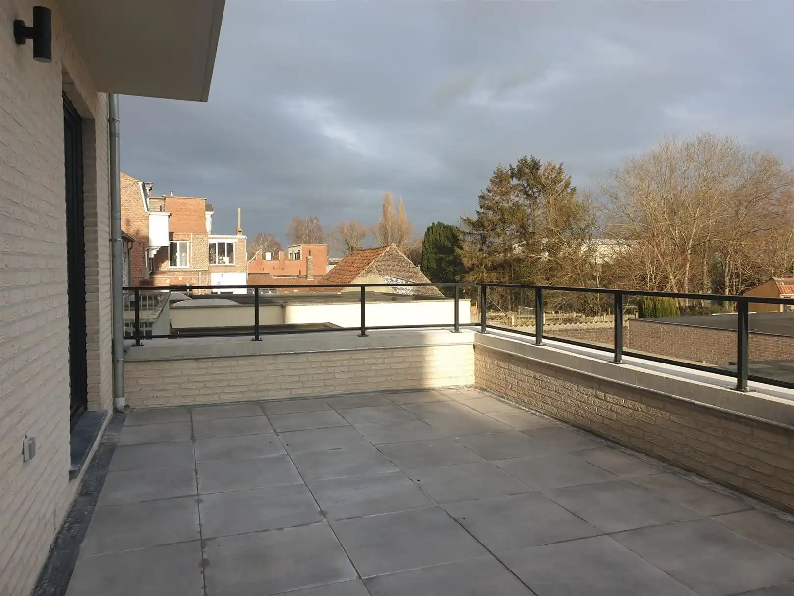 VOLLEDIG OPGESCHILDERD NIEUWBOUWAPPARTEMENT MET TWEE SLAAPKAMERS EN TWEE TERRASSEN foto 7