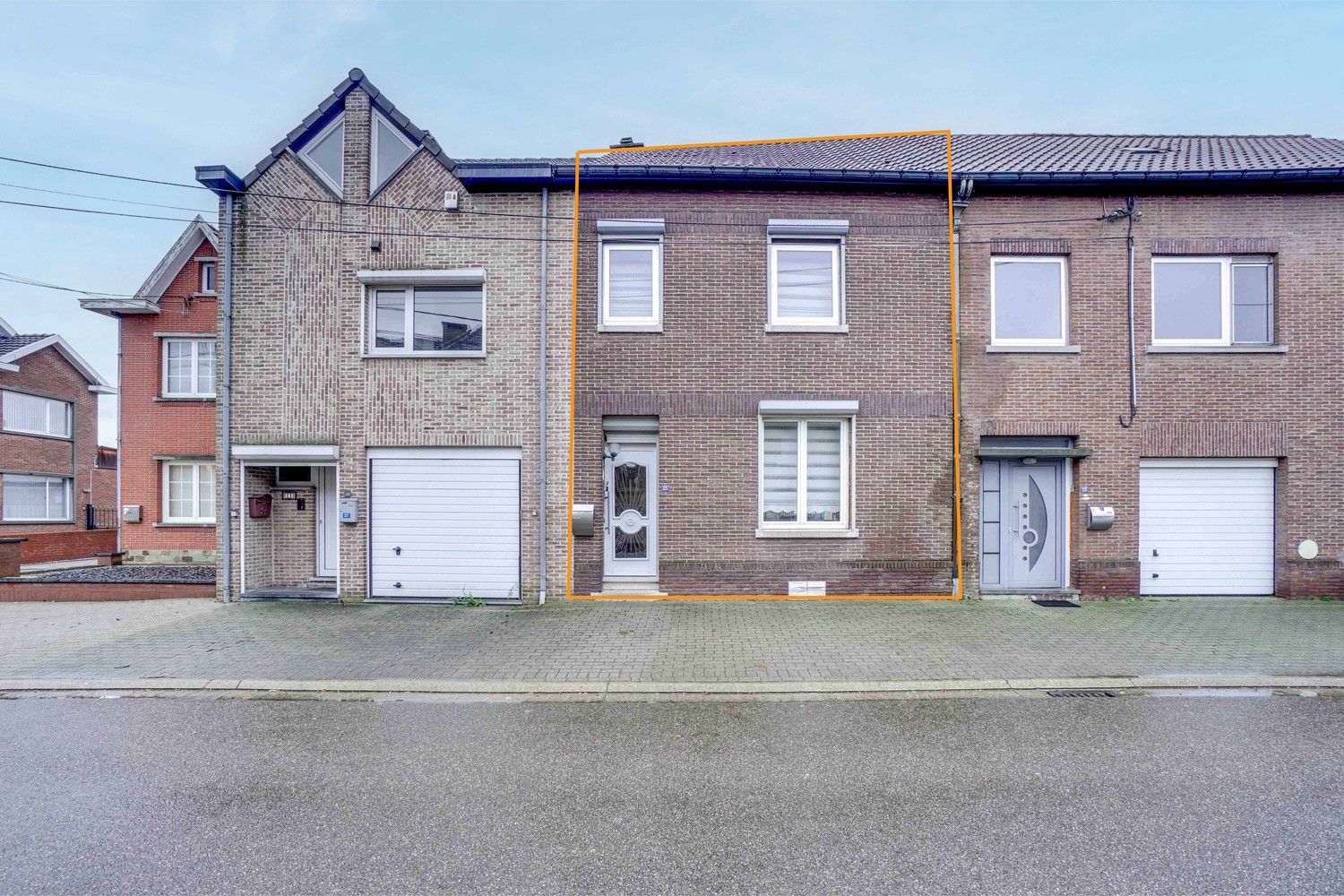 Hoofdfoto van de publicatie: Te koop: Gerenoveerde gezinswoning met vier slaapkamers, twee moderne badkamers en een grote vrij in te richten zolder.