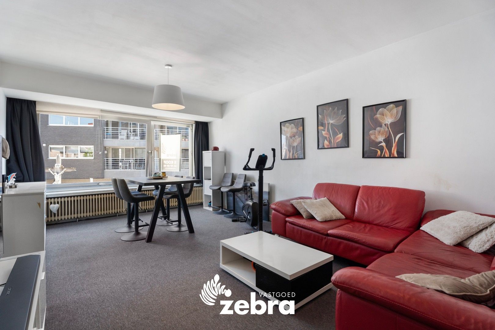 Instapklaar één-slaapkamerappartement in hartje Roeselare! foto {{pictureIndex}}
