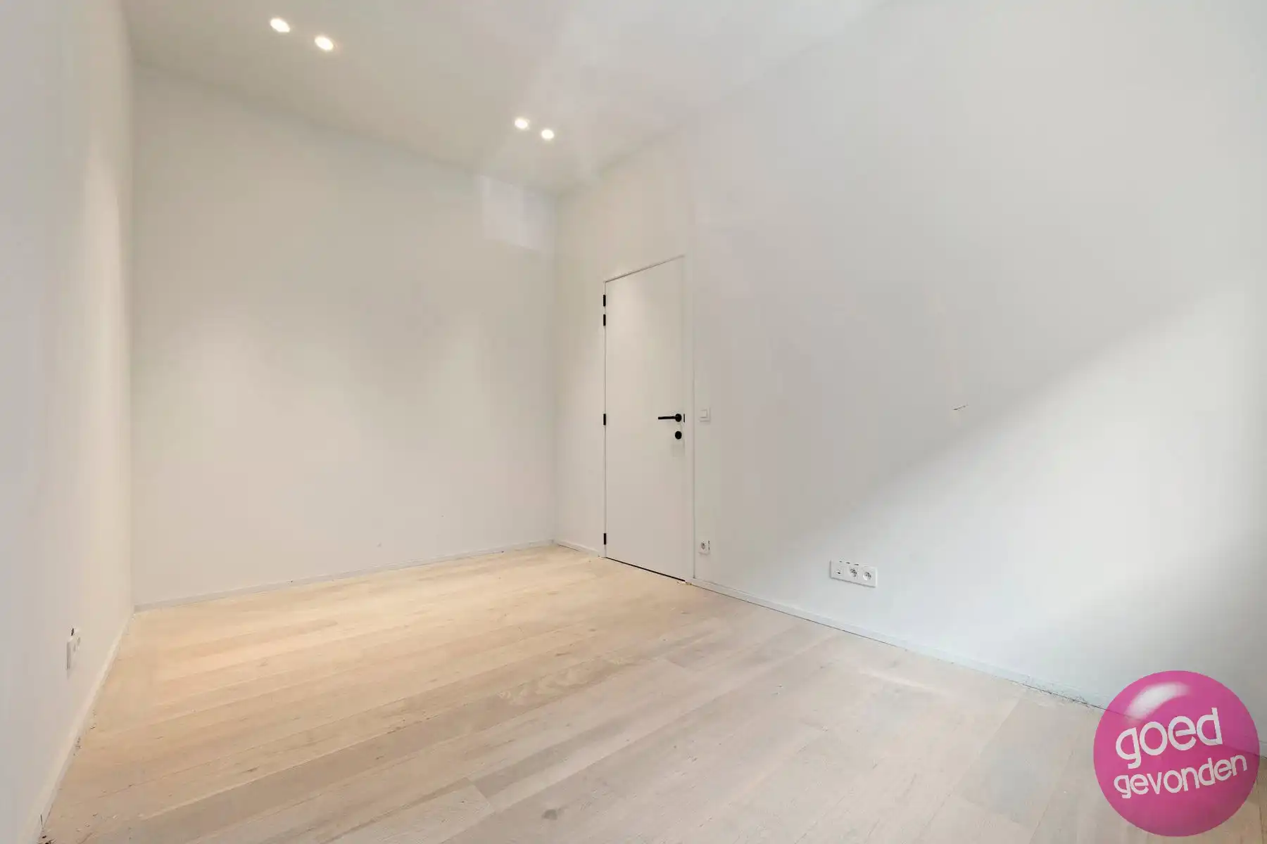 NIEUW APP - 1of2 SLK - TERRAS - KELDER - CENTRUM - GEEN BTW foto 20