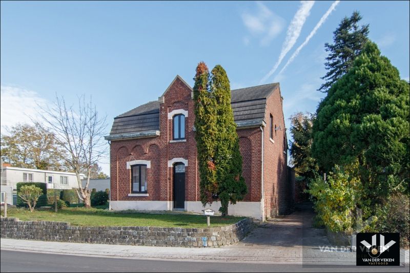 Hoofdfoto van de publicatie: Karaktervolle, te renoveren woning op een perceel van ruim 12 aren. Ideaal gelegen nabij het centrum van Tongeren!