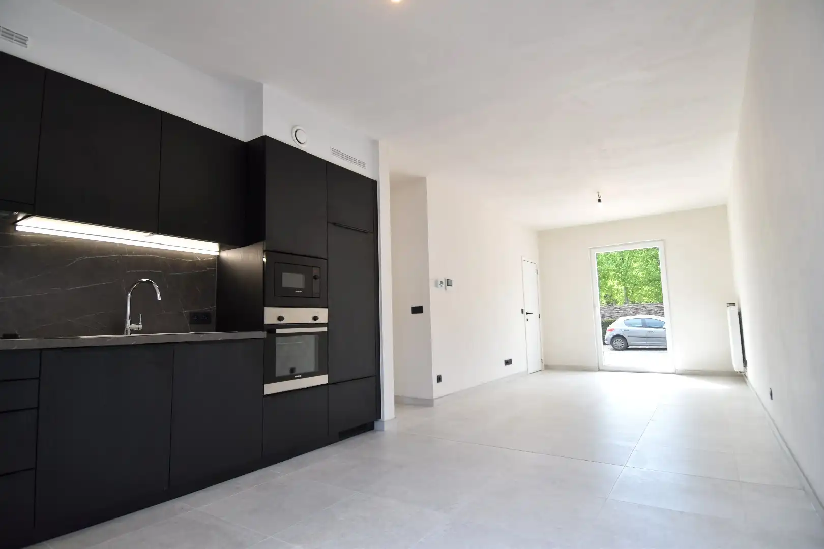 Gelijkvloers appartement te koop met 1 slaapkamer en tuinje in Helkijn foto 6