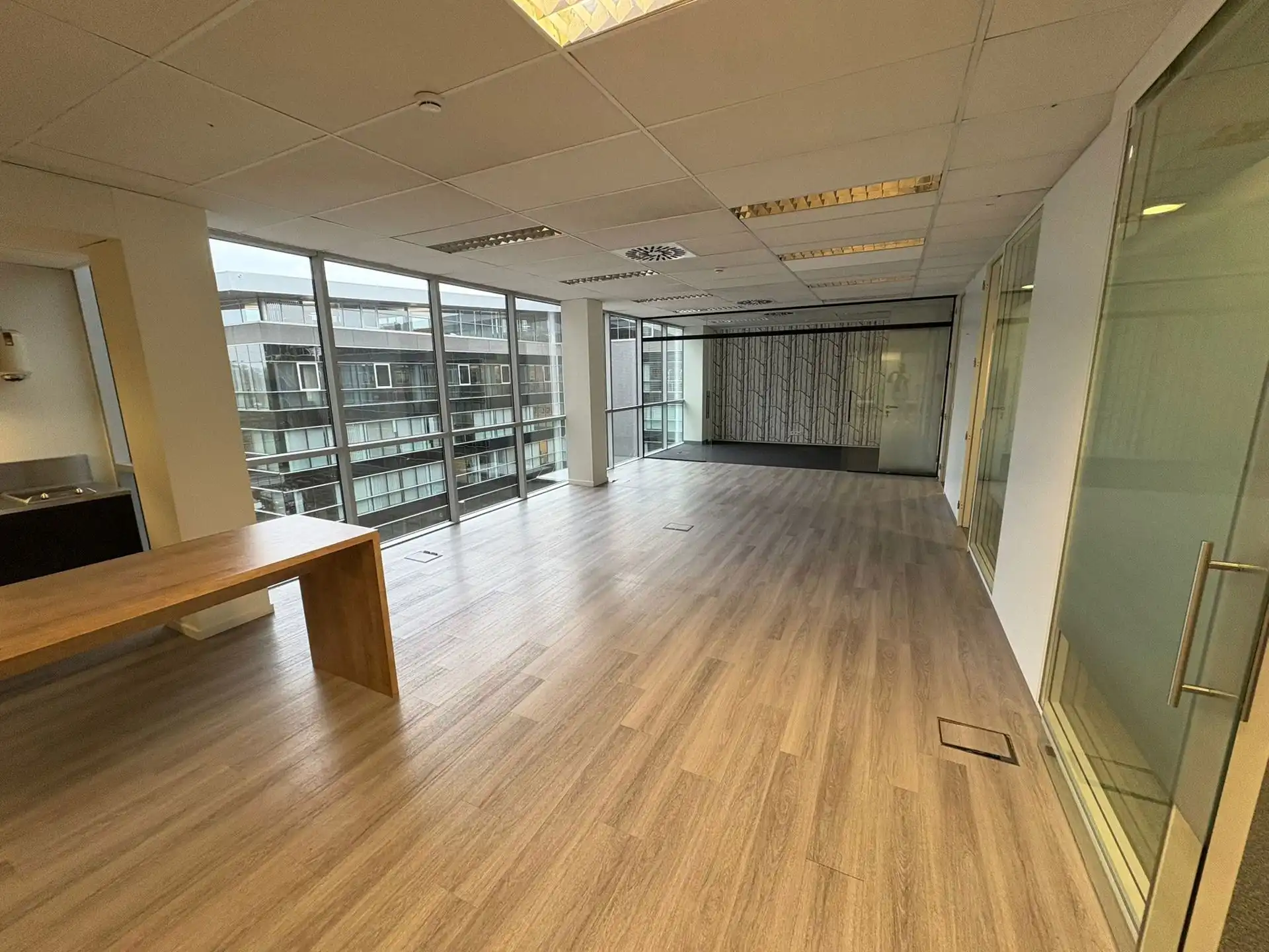 Kantoor 575 m² op de 3de V te huur in het Axxes Business Park. foto 3