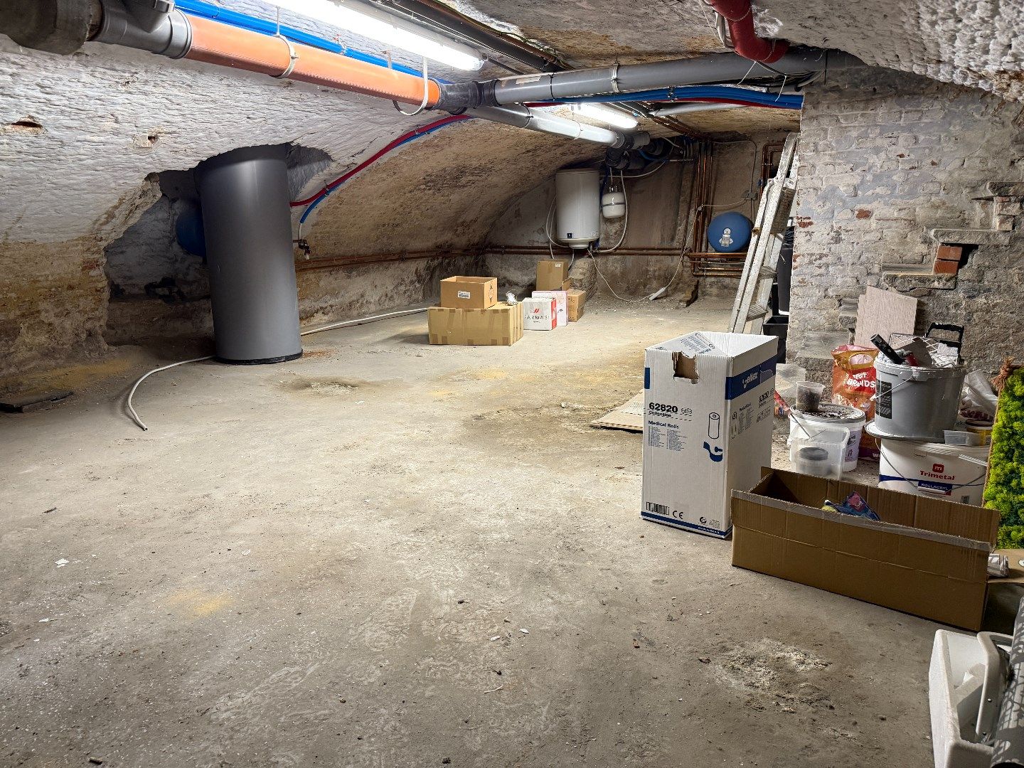 Zichtbare handelsruimte met kelder in bruisende buurt foto 13
