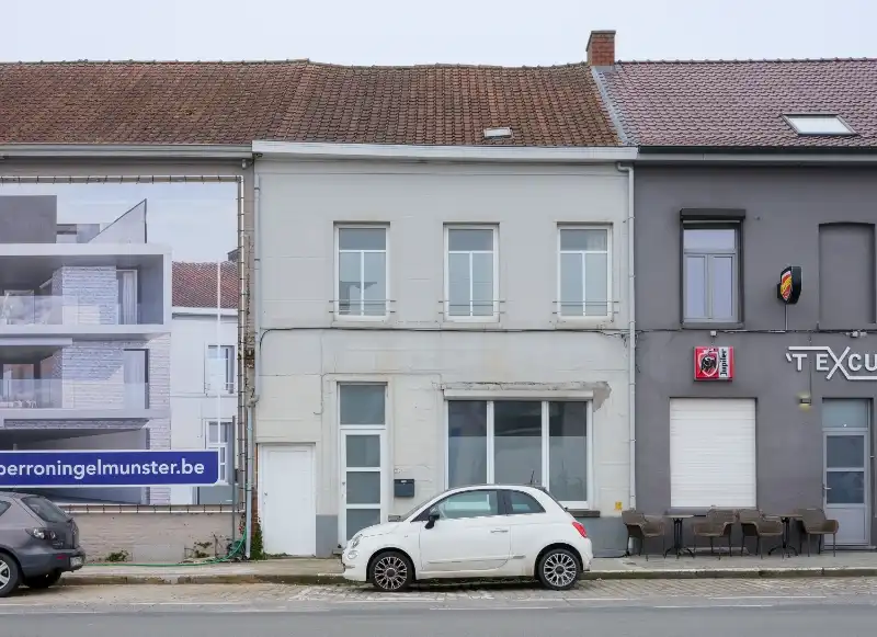 Woning vlak bij het station met tuin en achteruitgang foto {{pictureIndex}}