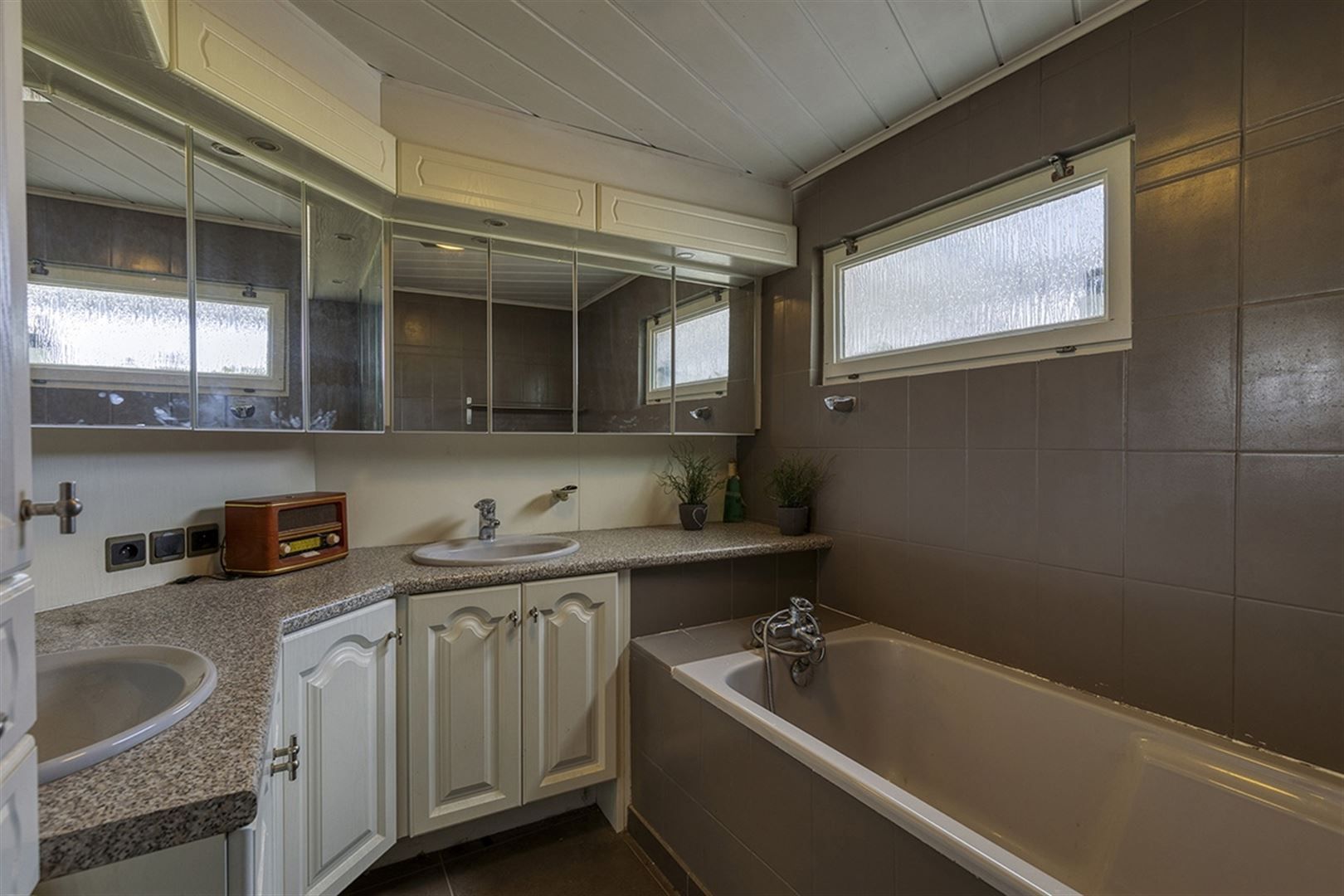 Zeer ruime gezinswoning op toplocatie ! foto 14