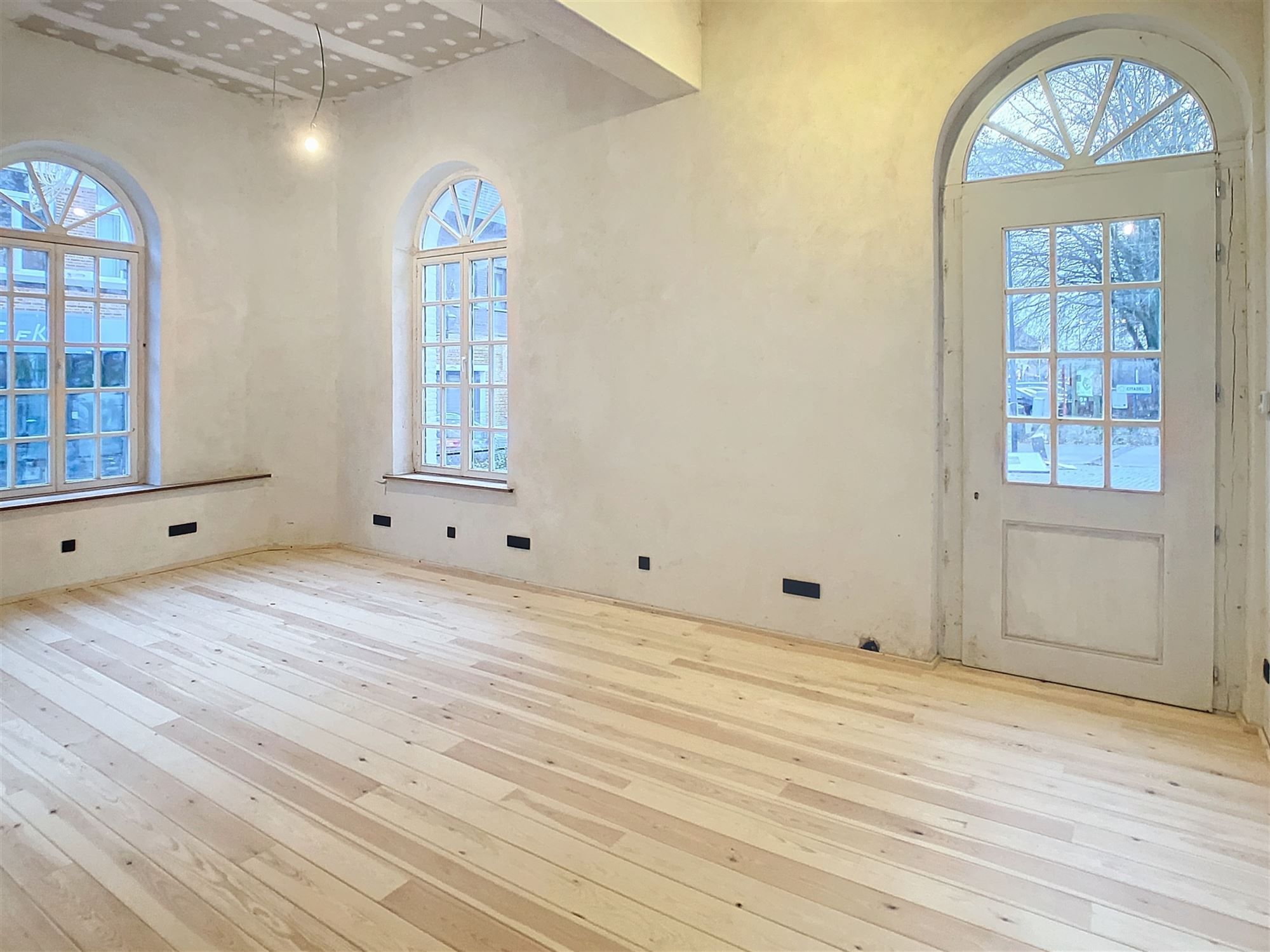 Unieke kantoor- of commerciële ruimte/ POP-UP mogelijk (Huurprijs + 21 % btw). foto 6