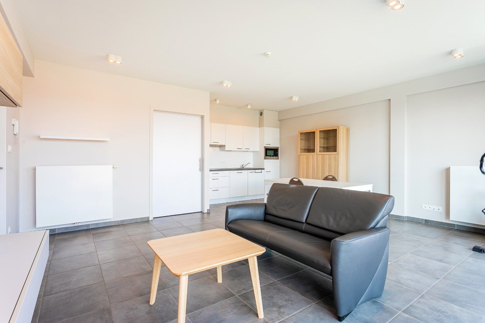 Moderne assitentiewoning met ruim terras en autostaanplaats foto 6