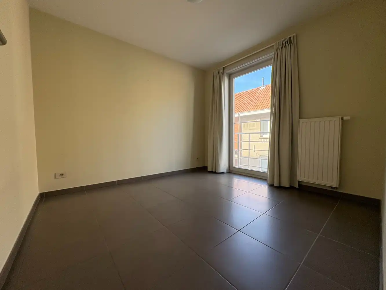 Lichtrijk appartement met twee slaapkamers + garage foto 8