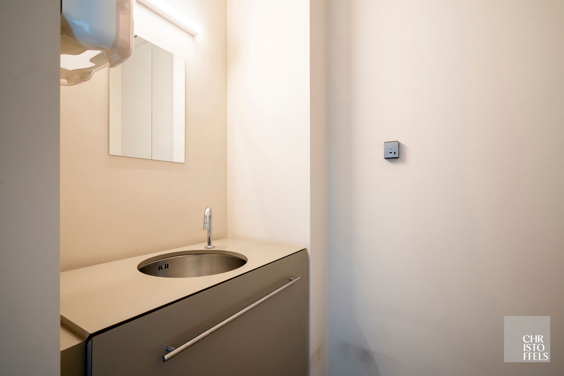 TE HUUR - Kantoorruimte (209m²) op toplocatie in Lanaken!  foto 12