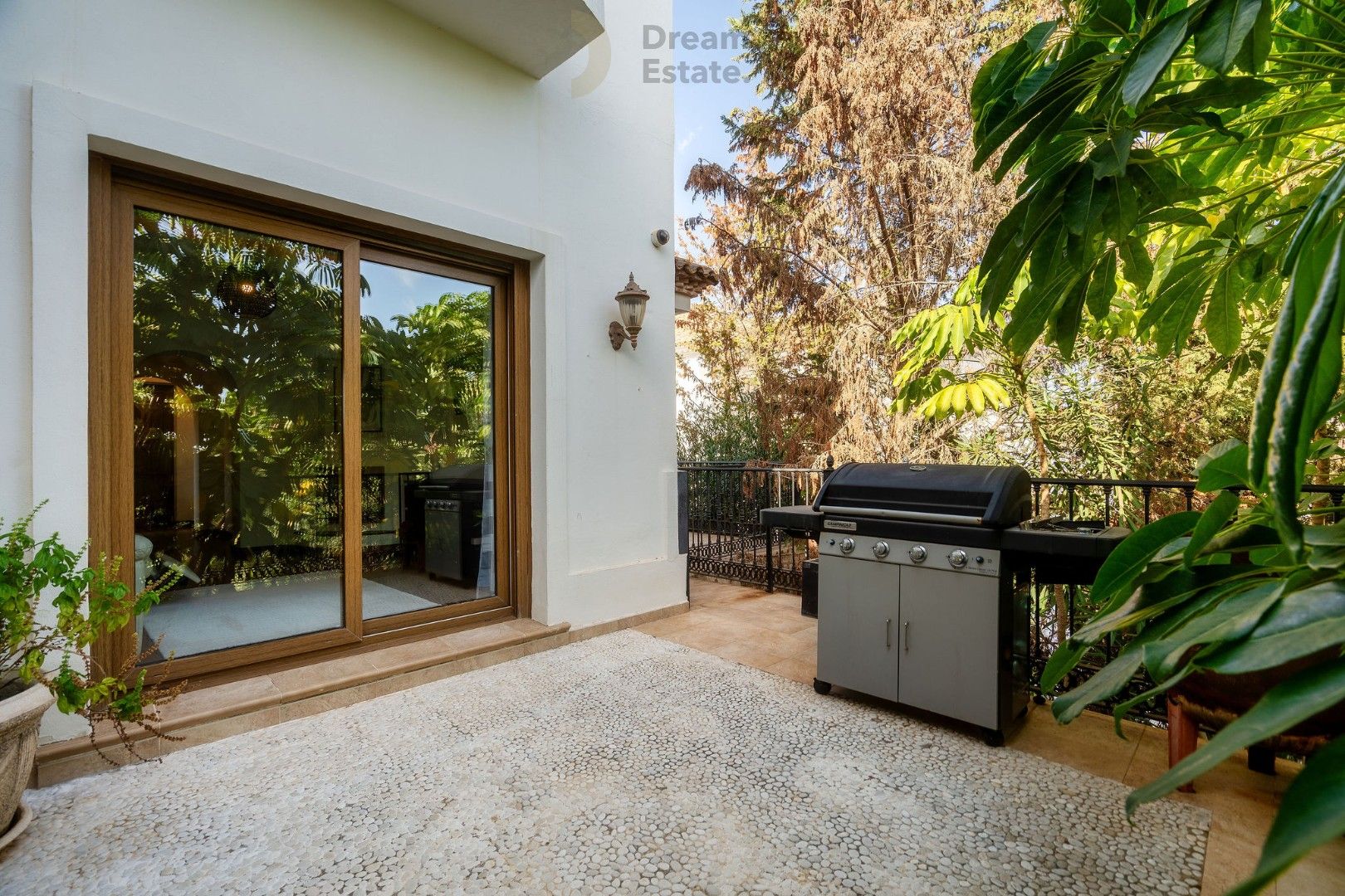 Welkom in deze prachtige villa te El Paraiso, een mix van Andalusische charme en moderne elegantie. foto 17